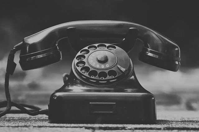 starý telefon